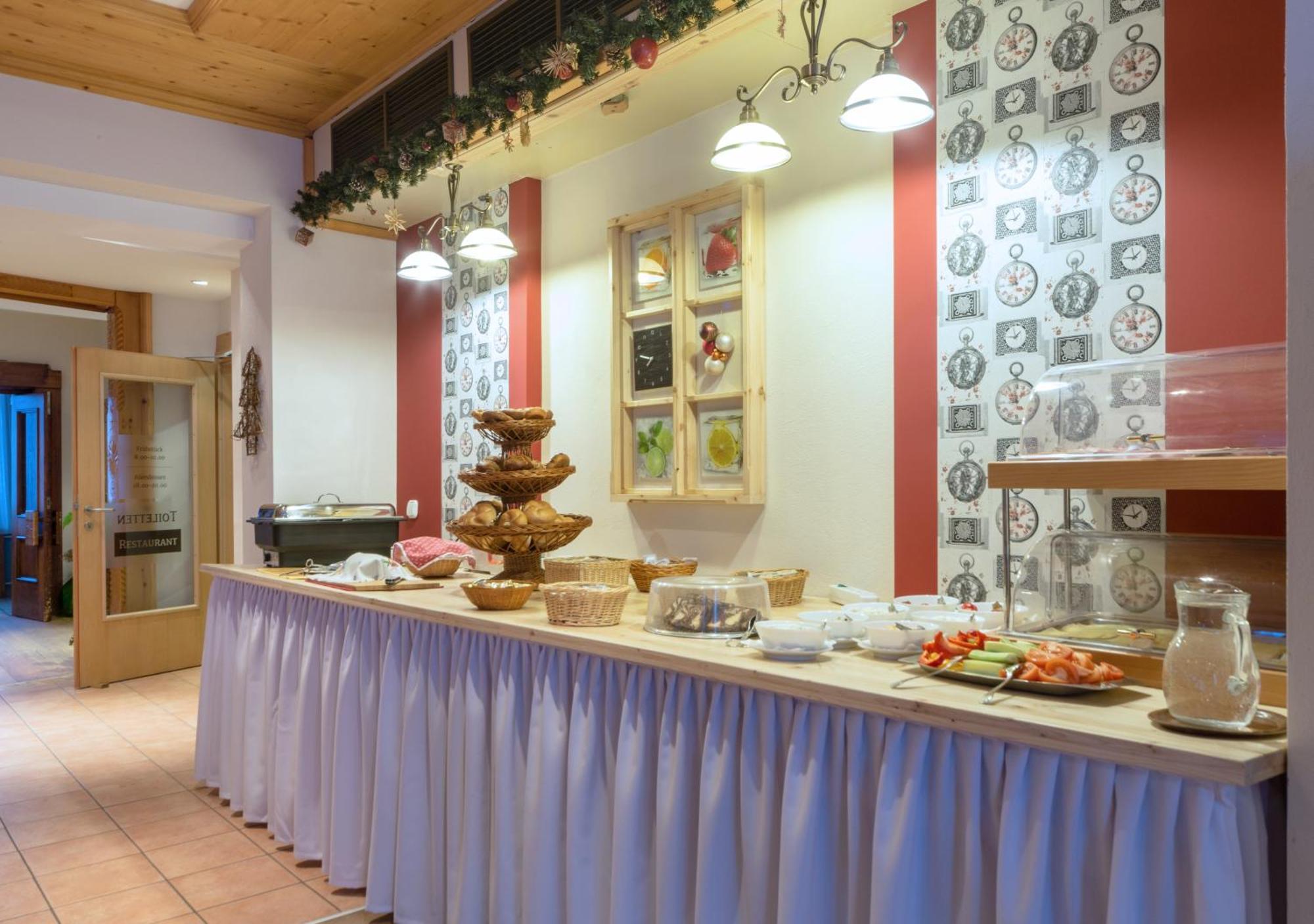 Hotel Aquamarin Бад Митерндорф Екстериор снимка